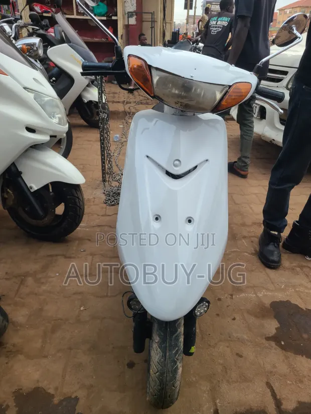 Yamaha Jog 100cc Scooter (2008) - 1