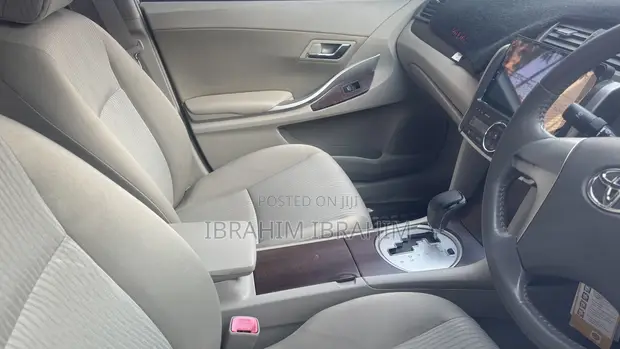 Toyota Premio 2011 Silver - 1