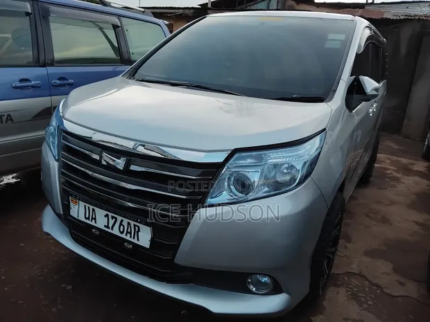 Toyota Noah 2015 Gray - 1