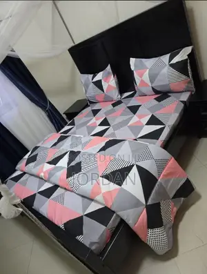 Simple Bedcover Set with Pillowcases and Duvet