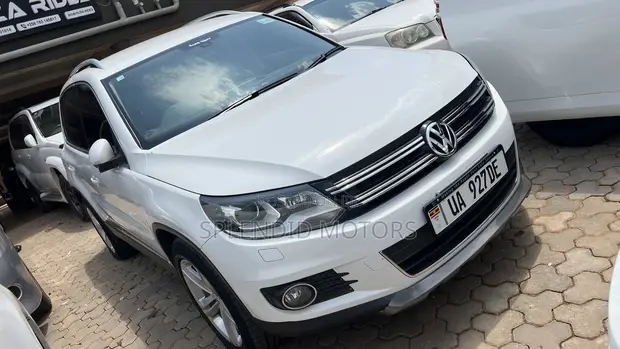 Volkswagen Tiguan 2012 White - 1