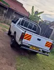 Nissan Pick-Up 2001 White - 4