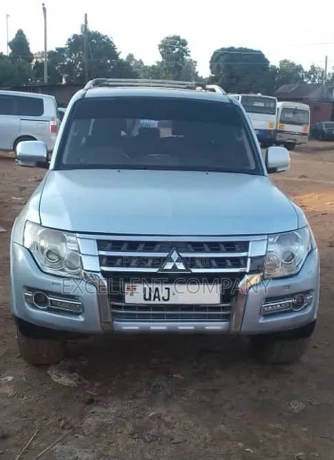 Mitsubishi Pajero 2007 Silver - 1