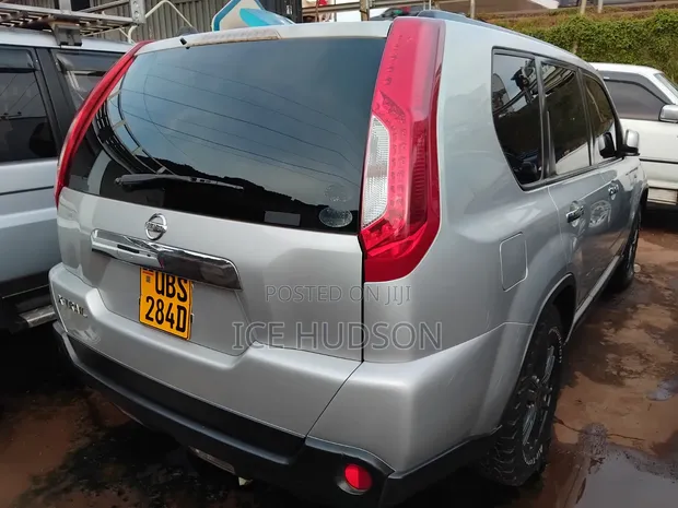 Nissan X-Trail 2010 Gray - 1
