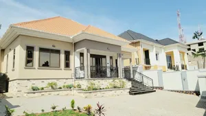 3 Bedroom Bungalow for Sale in Ssisa