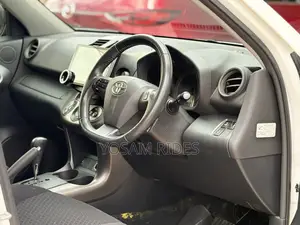 Toyota Vanguard 2012 White