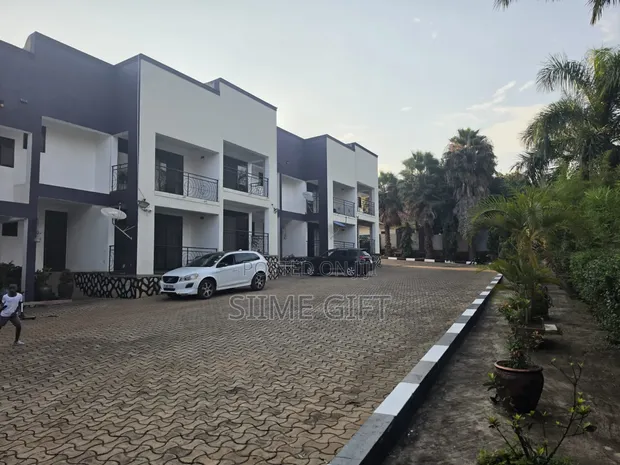 4 Bedroom Shared Apartment for Rent in Muyenga - 1