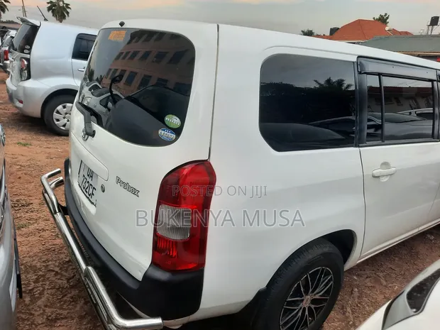 Toyota Probox 2004 Silver - 1