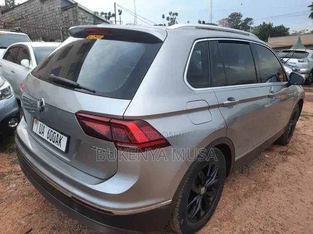 Volkswagen Tiguan 2014 Silver - 1