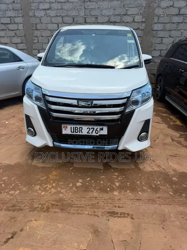 Toyota Noah 2.0 AWD (8 Seater) 2016 White - 1