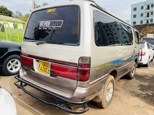 Toyota HiAce Super Custom 2001 Silver