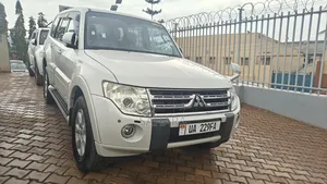 Mitsubishi Pajero 2011 - Pearl White