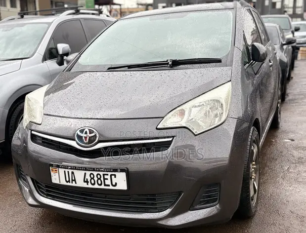 Toyota Ractis 1.5 FWD Hatchback 2011 Gray - 1