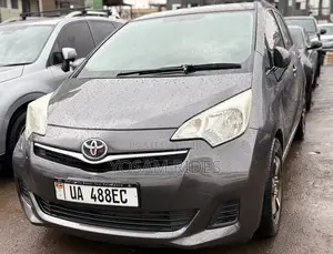 Toyota Ractis 1.5 FWD Hatchback 2011 Gray
