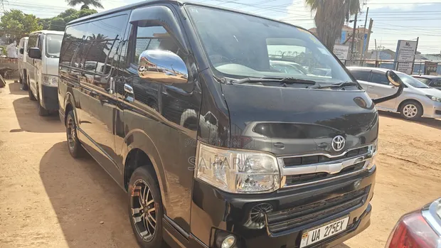 Toyota HiAce Super GL 2012 - 1