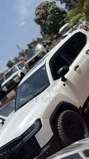 Toyota Land Cruiser LC300 GR Sport 2024 White