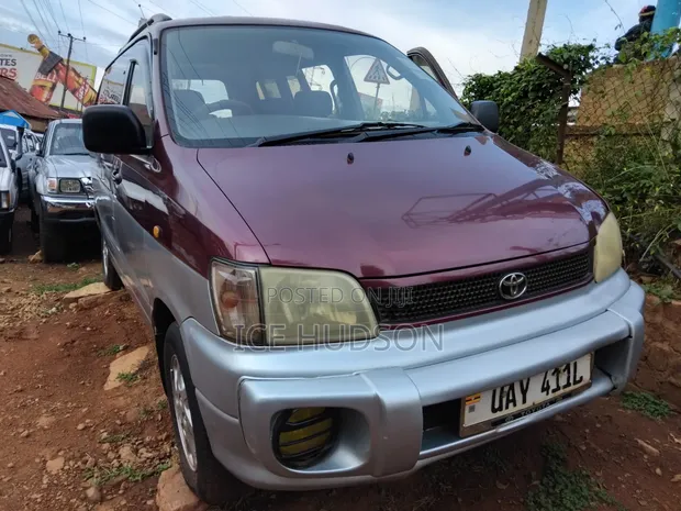 Toyota Noah 2002 - 1