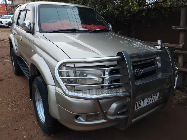 Toyota Hilux Surf 2000 Gold - 1
