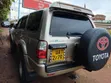 Toyota Hilux Surf 2000 Gold - 2