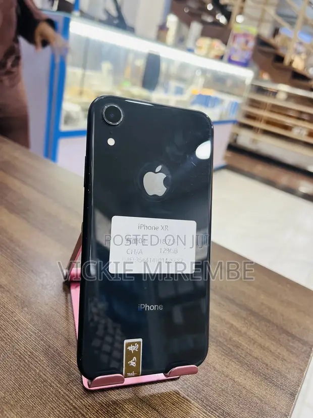 Apple iPhone XR 128GB Black - 1