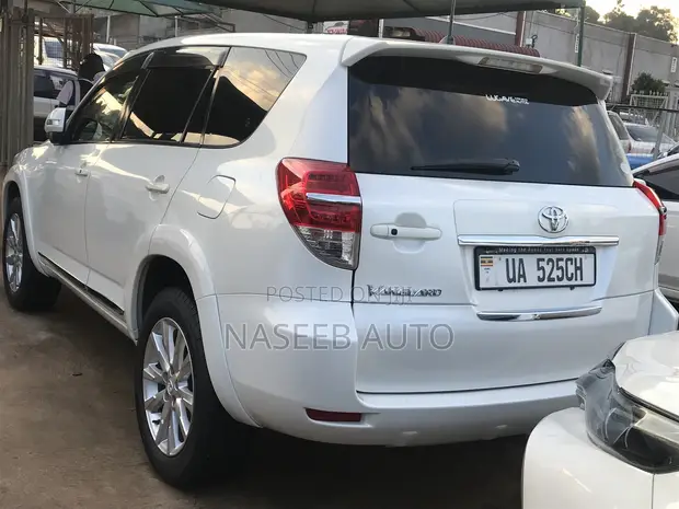Toyota Vanguard 2010 White - 1