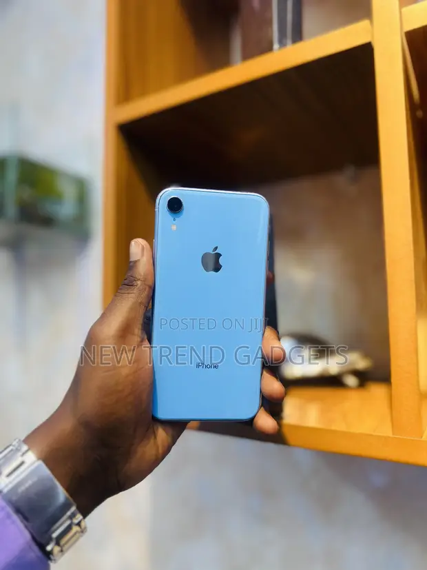 Apple iPhone XR 128GB Blue - 1