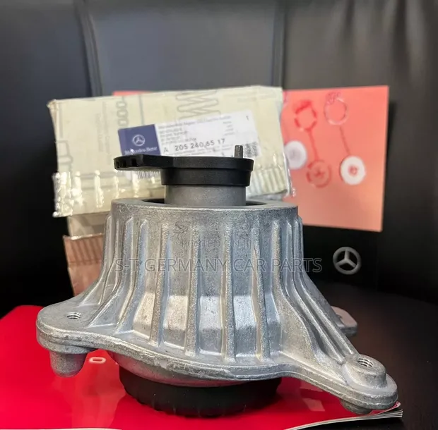 Genuine Mercedes-Benz W205 C200 Engine Mountings - 1