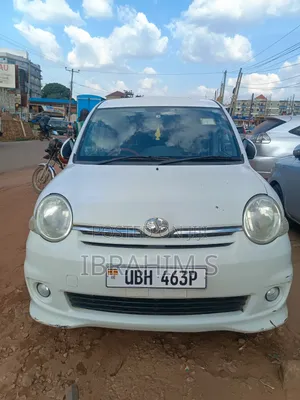 Toyota Sienta 2010 White