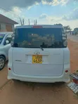 Toyota Sienta 2010 White - 4
