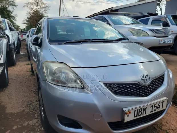 Toyota Belta 2006 Silver - 1