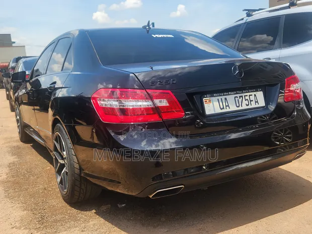 Mercedes-Benz E250 2011 Black - 1