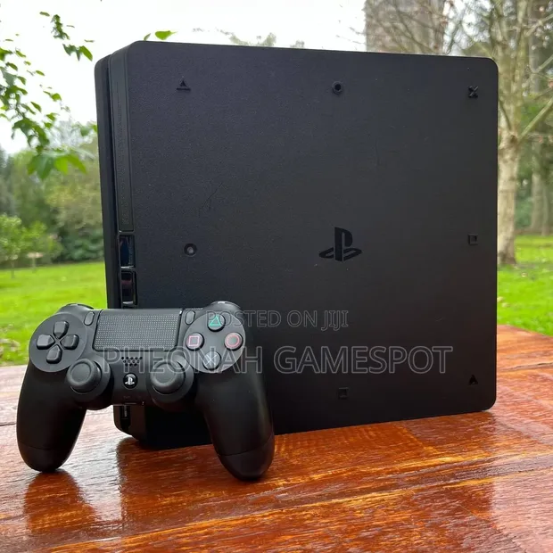 PS4 Slim Bundle: 13 Games, 2 Controllers - 1