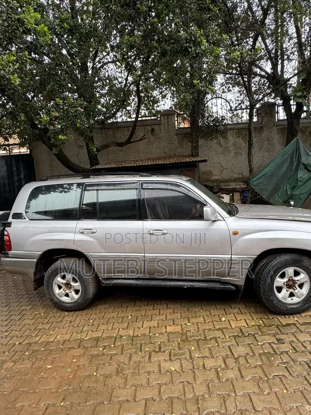 Toyota Land Cruiser Prado 2000 Silver - 1