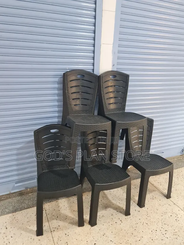Comfortable Matted Plastic Chairs (Set of 1) - 1