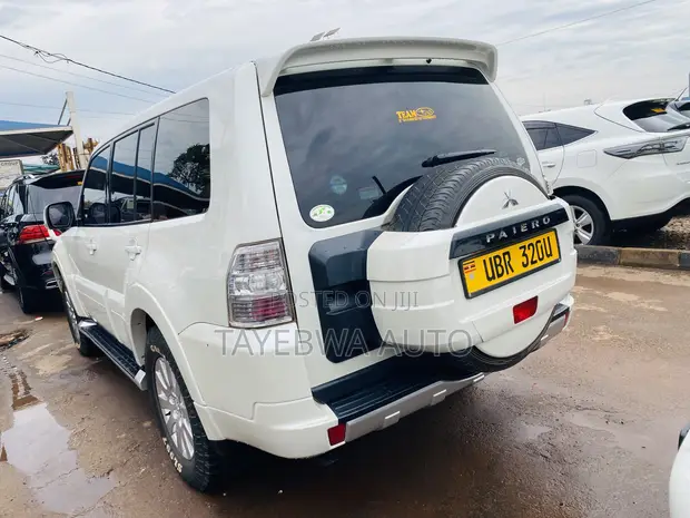 Mitsubishi Pajero 2012 White - 1