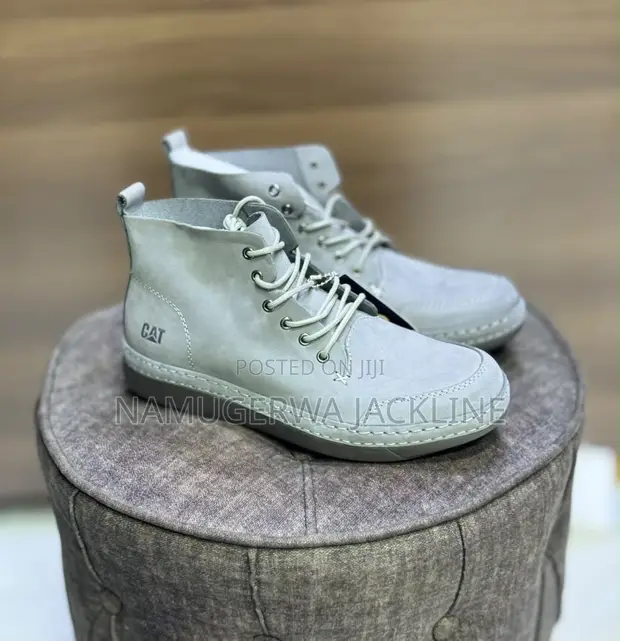 Leather Lace-Up Chukka Boots - Light Grey - 1