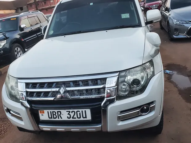 Mitsubishi Pajero 2010 White - 1