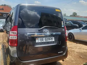 Toyota Noah 2011 Gray