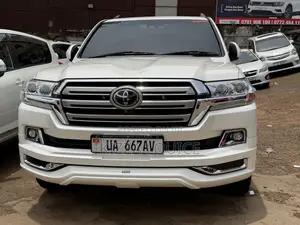 Toyota Land Cruiser 2018 - White