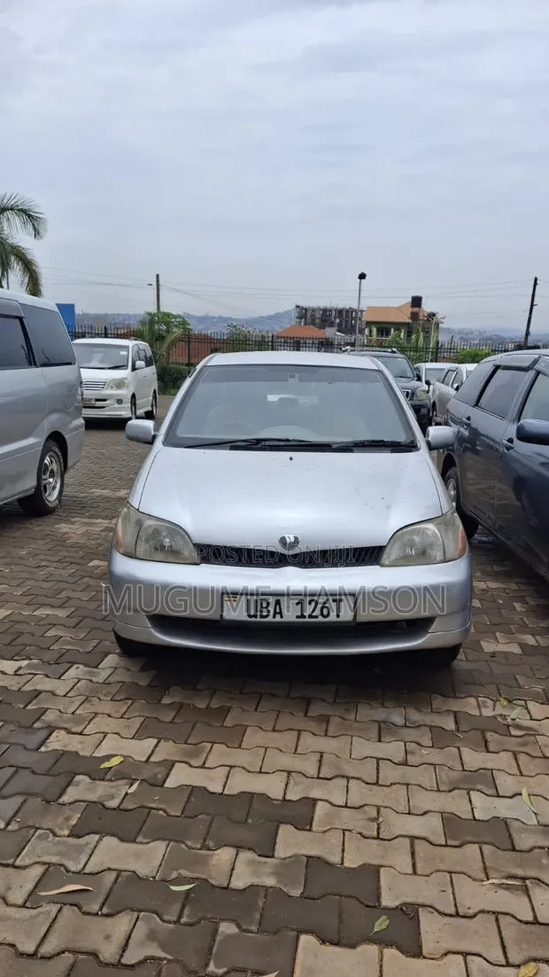 Toyota Platz 2002 Silver - 1
