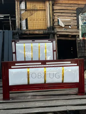 Grey Leather Bed with Gold Stickers 5x6