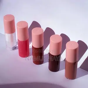 Non-Sticky Lip Glosses with Nourishing Oils