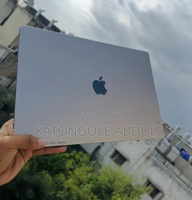 Apple MacBook Pro 16" M1 Max, 16GB RAM, 512GB SSD - 1