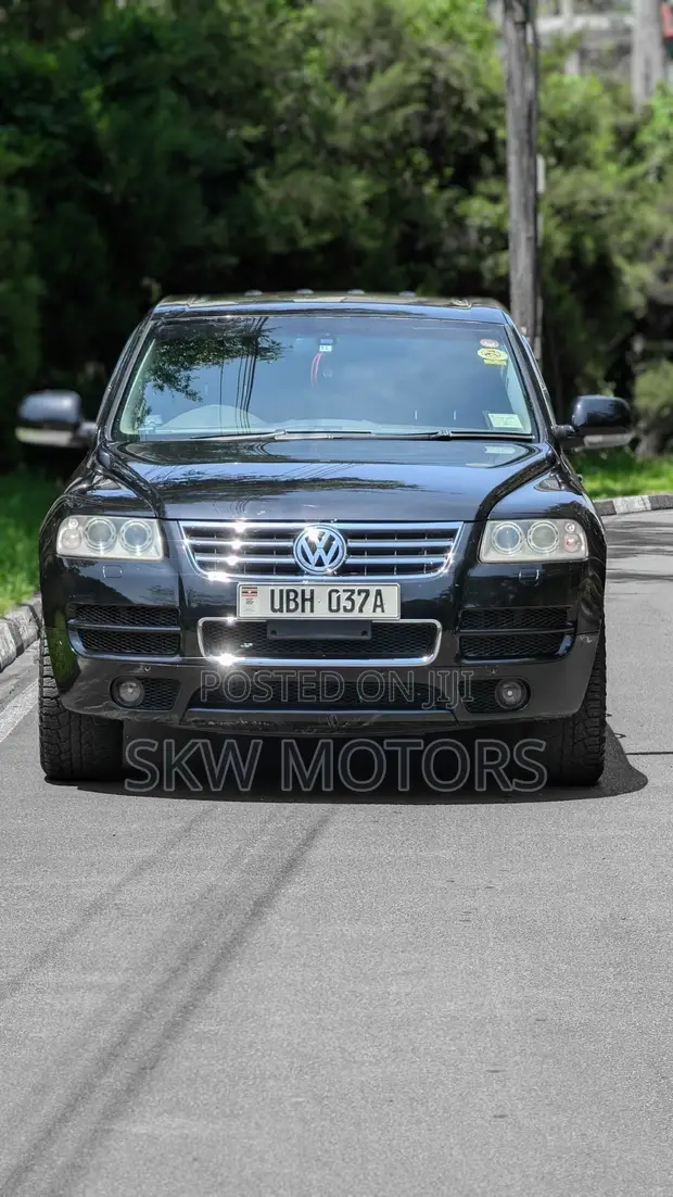 Volkswagen Touareg 2011 Black - 1