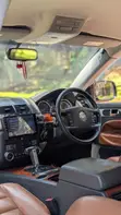 Volkswagen Touareg 2011 Black - 4