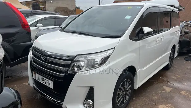 Toyota Noah 2014 White - 1