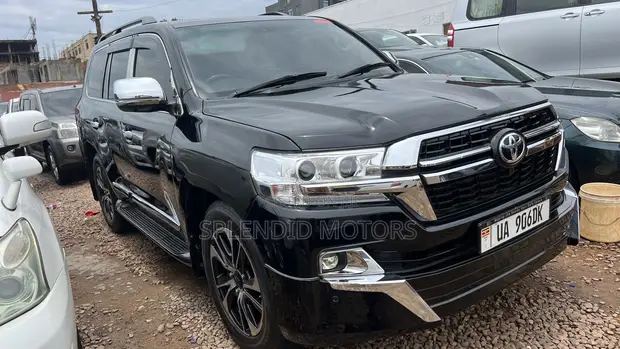Toyota Land Cruiser V8 2013 Black - 1
