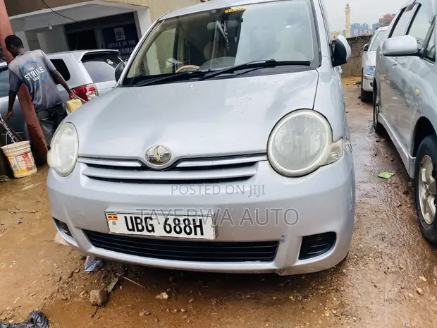 Toyota Sienta 1.5 FWD 2007 Silver - 1