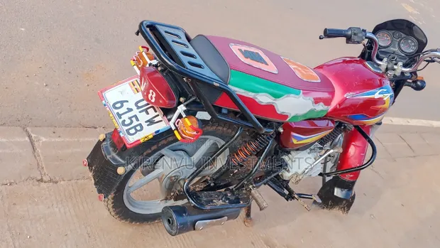 Bajaj Boxer 125 2022 Red - 1