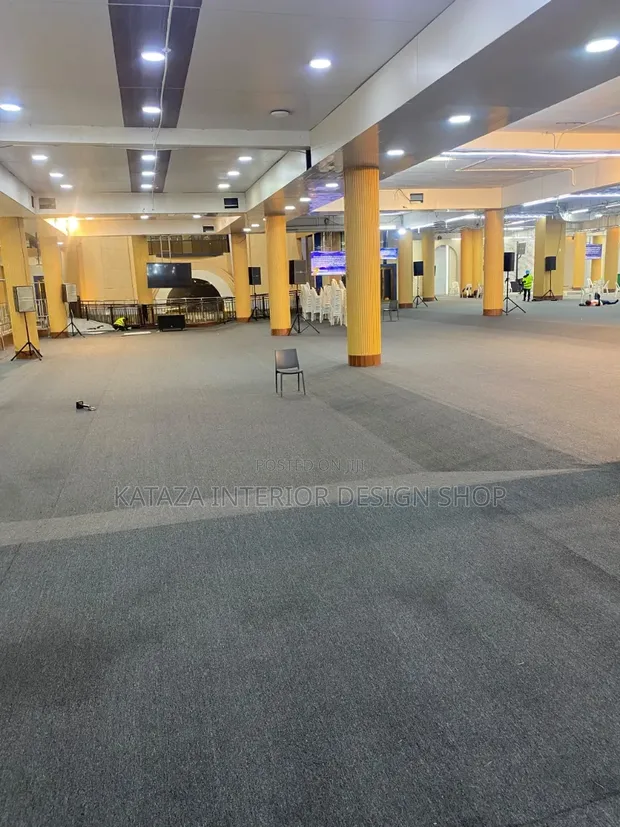 Clean Gray Woolen Carpet - 1